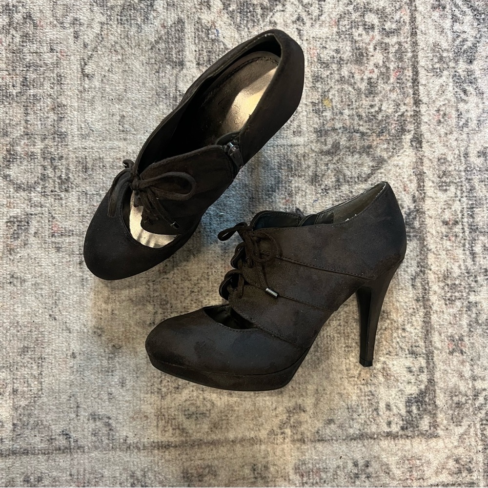 Elegant Charcoal Lace-Up Heels